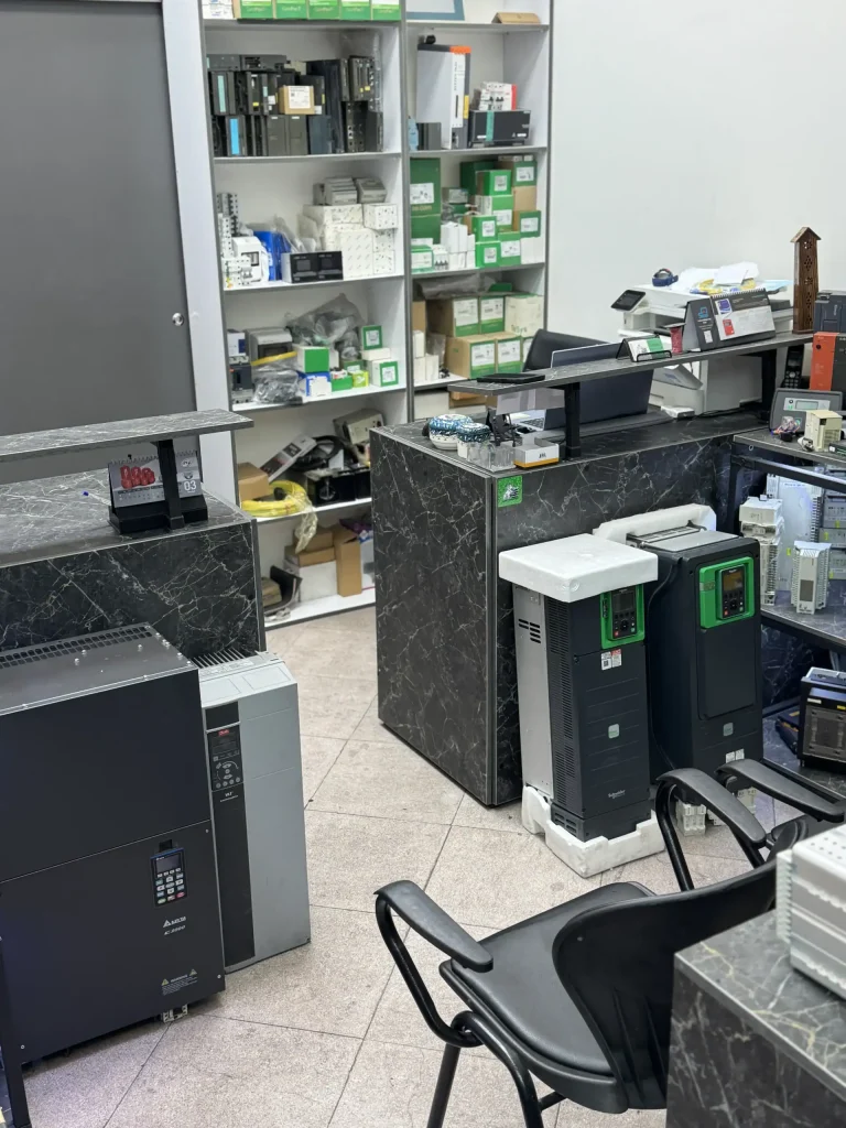 درباره ما فضای فروشگاه لاله زار صنعت 3